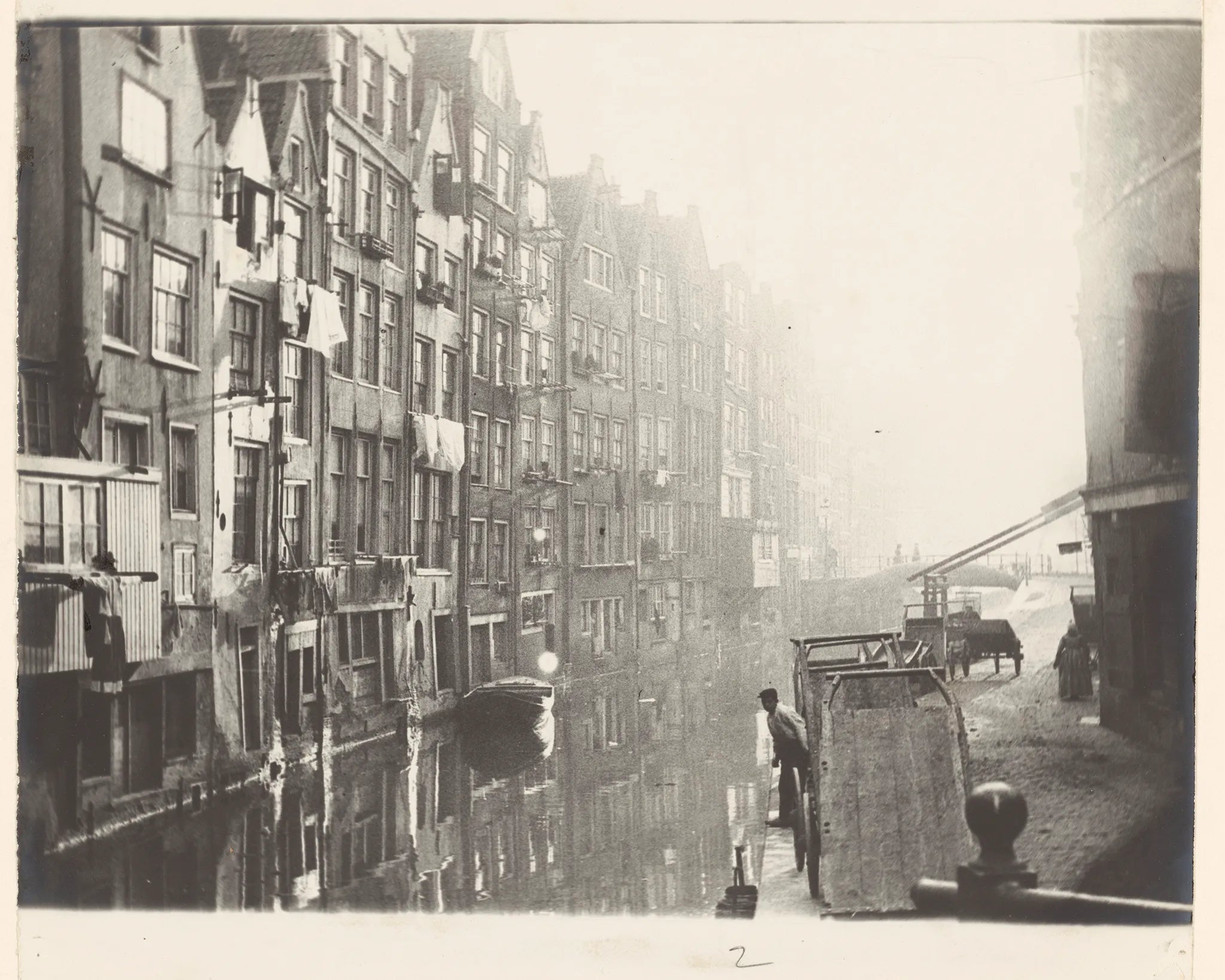 Oudezijds Achterburgwal and to the left the rear of the Zeedijk
